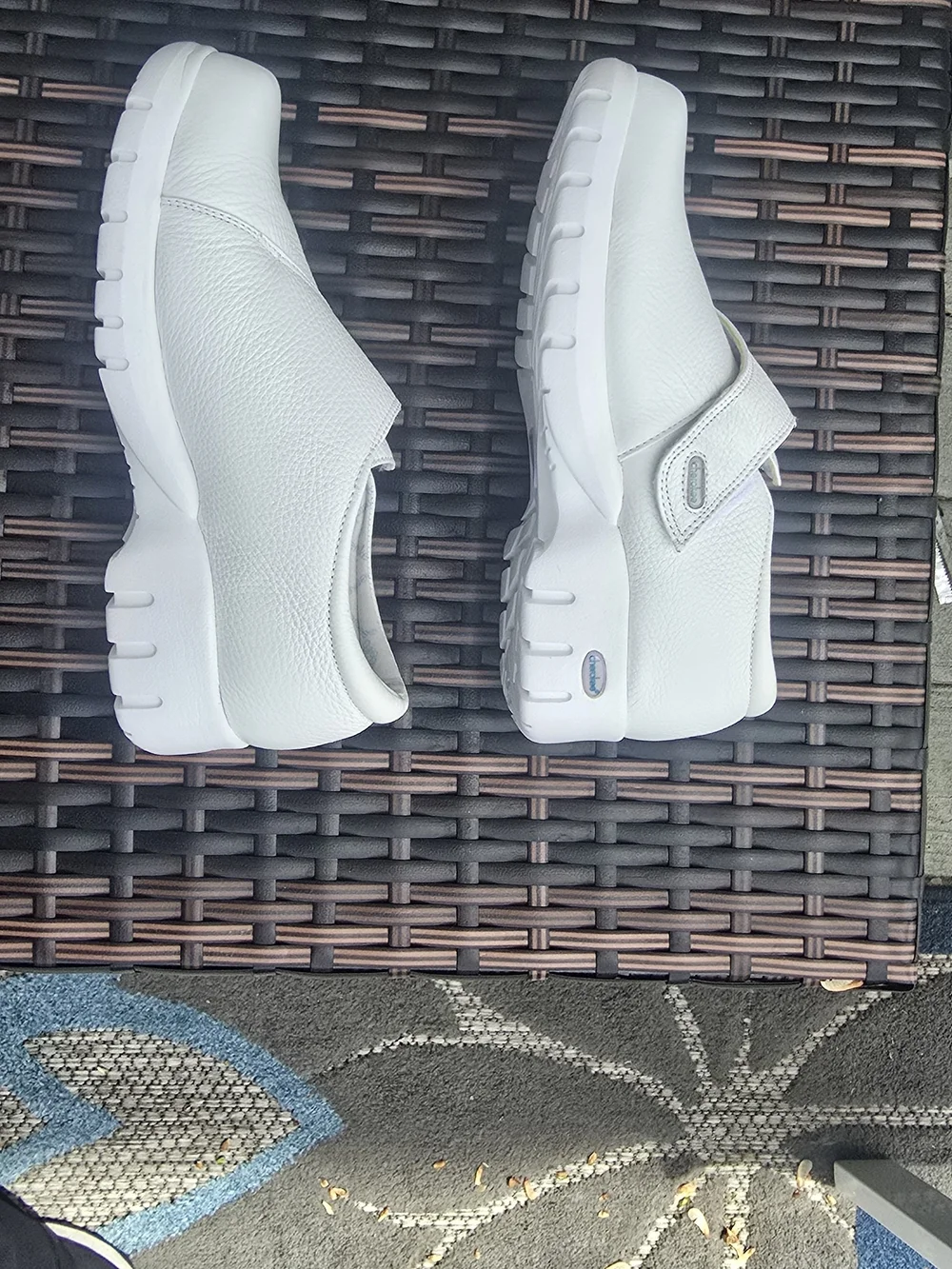 Cherokee White Slip Resistant Nursing Clogs Healthcare Work Shoes NWOT